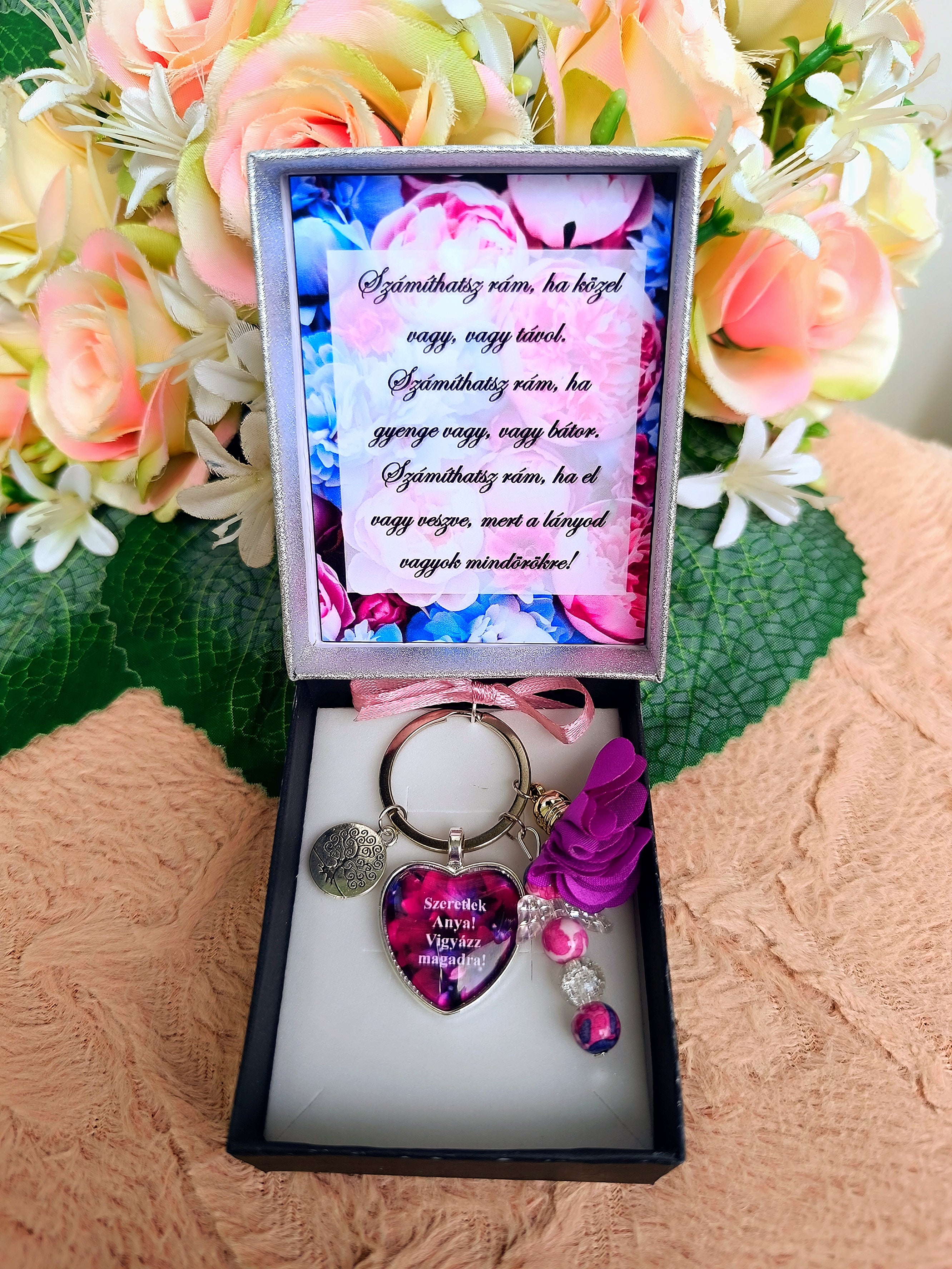 Ajándék anyának szíves kulcstartó